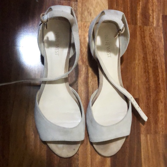 Nude beige leather block sandals. - Picture 8 of 11